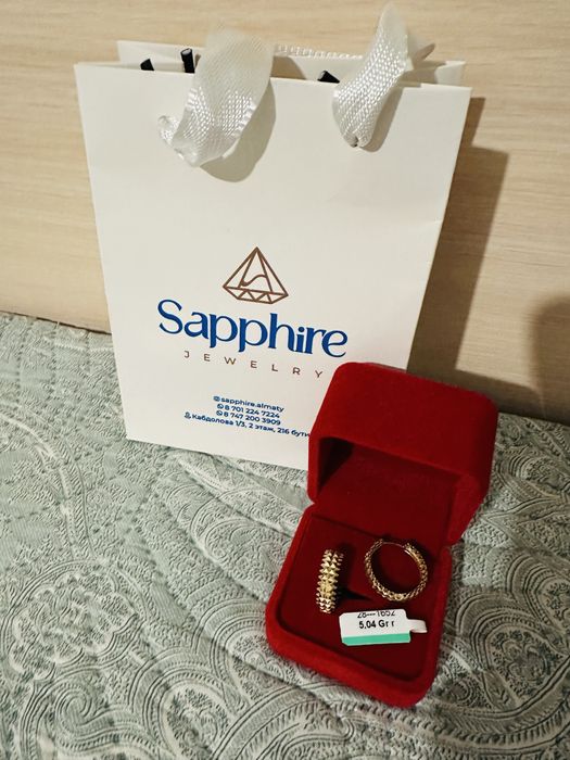 Продам золотые серьги