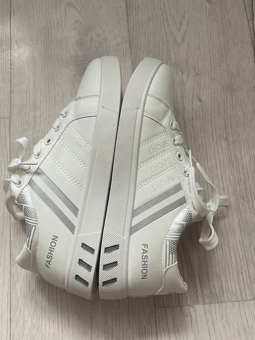 Продам красовки  новые размер 40