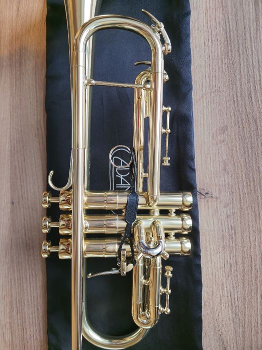 Trompeta Adams A6