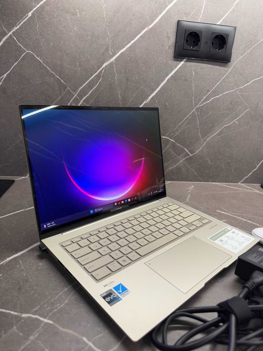 Лаптоп ASUS ZENBOOK 14 OLED  Intel i9-13900H