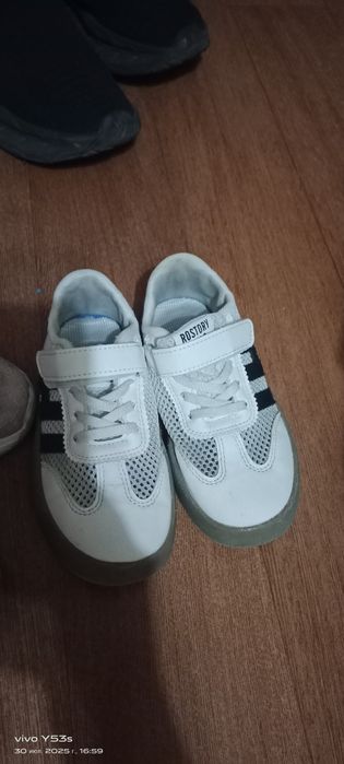 Кроссовки детские