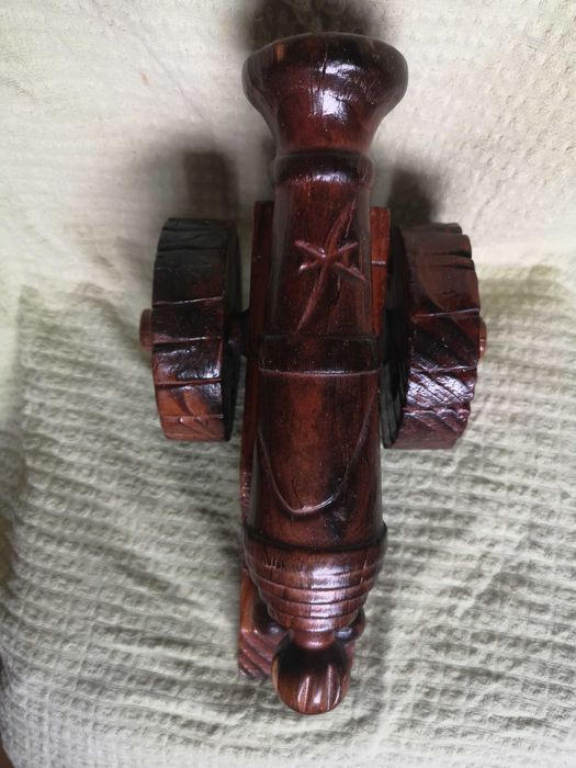 sculptura lemn , piesa strunjita, tun de lemn