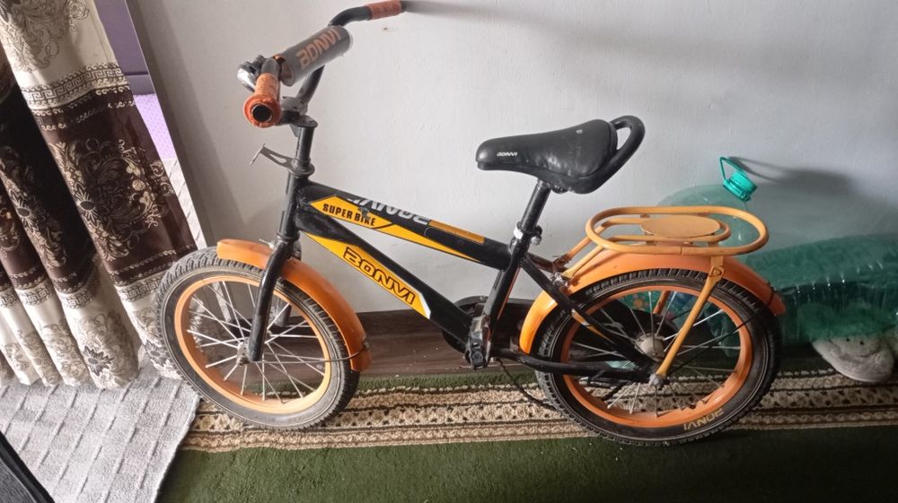 Bolalar velosipedi sotiladi