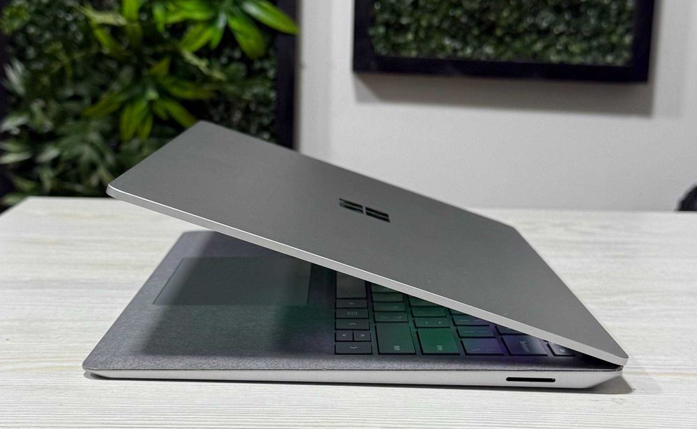 Microsoft Surface Laptop 5 Black 13.5" 2K Сенсор i7 1260U 16GB/512GB
