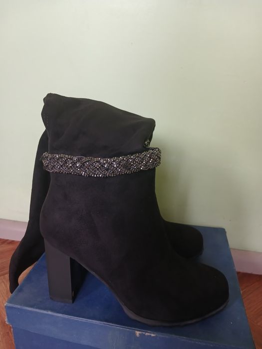 Продам замшевые сапоги