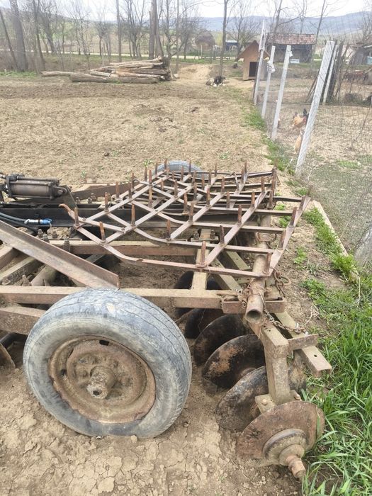 Disc pe roti cu 7 taleri pe baterie