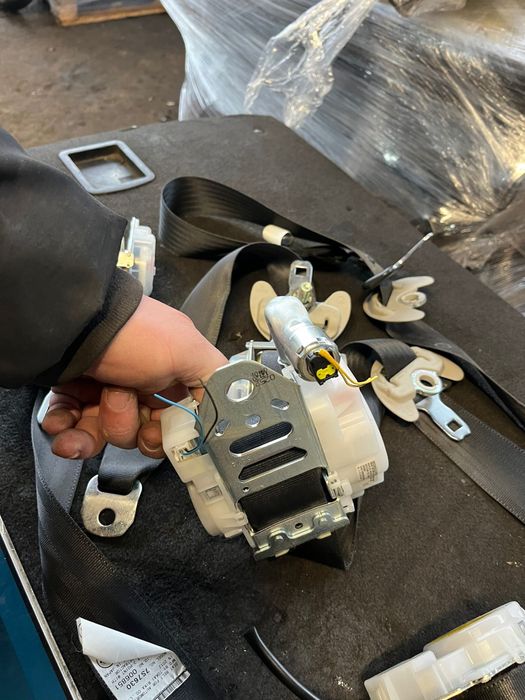 Lexus CT200H Батерия броня фарове  стопове колани