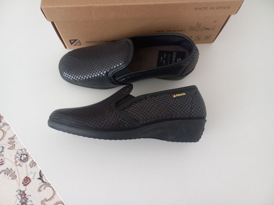 Аяқ киім бар.Испания.36-ға барады.