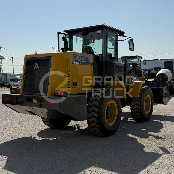 Pogruzchik Погрузчик LW300FN  1.8 м³