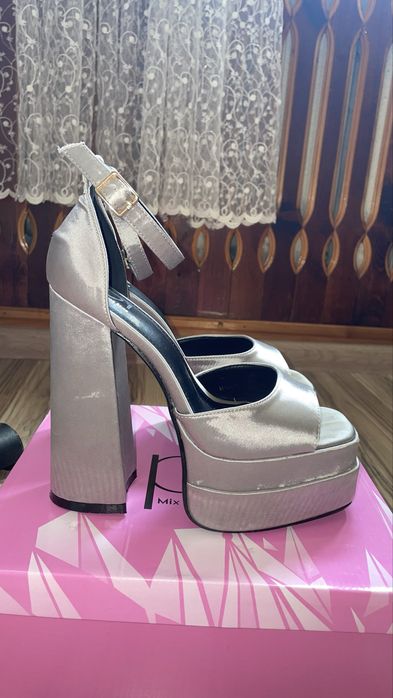 Босоножки Pink Island