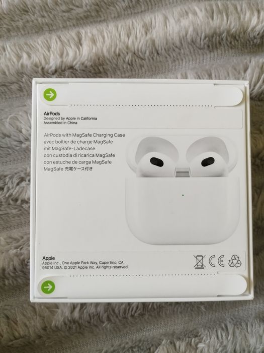 Apple AirPods3 with charging case