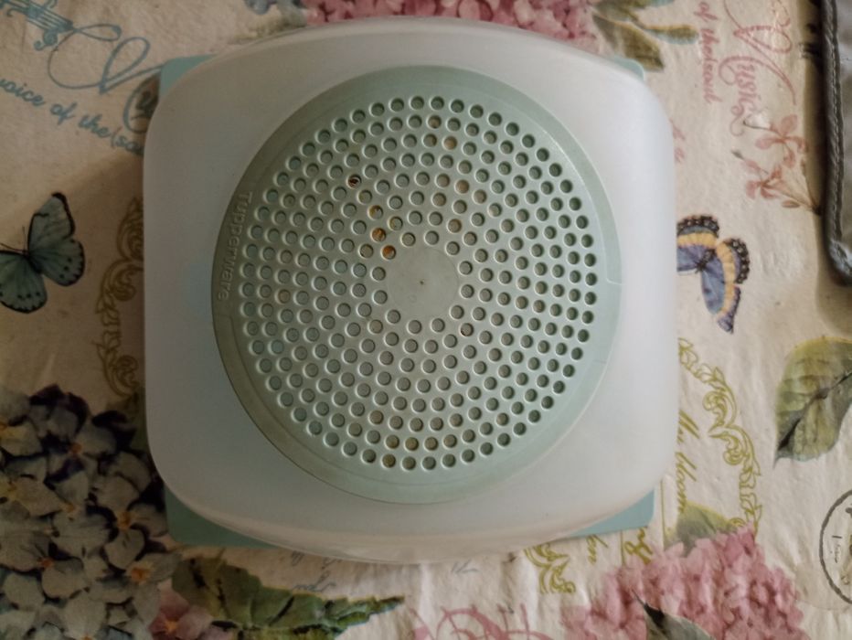 Продам контейнерTuppenwarе умная сырницаe