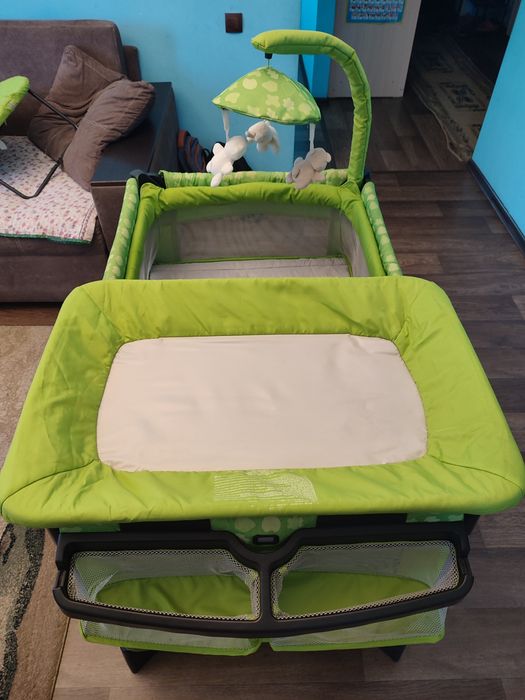 Продам манеж Chicco