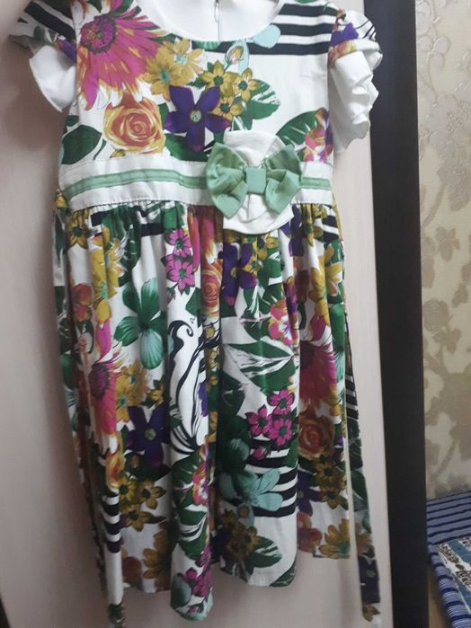 Продам платья и костюмчик