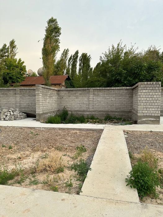 Продаётся дача в доль речки  (каробка )
Ташкентская область 
Янгибазар