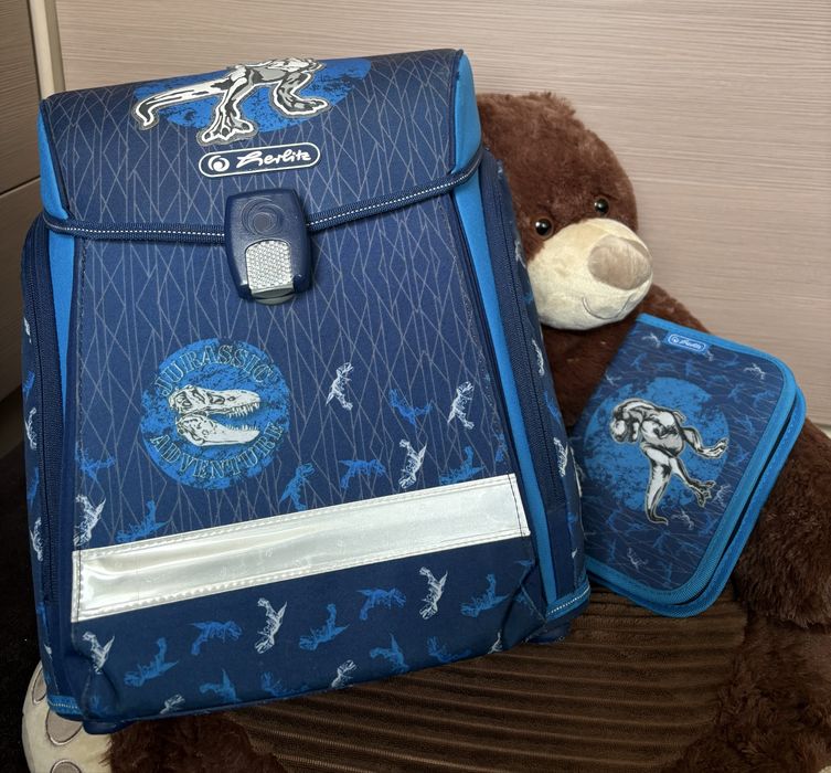 Ученическа раница с динозаър Herlitz Blue Dino + подарък несесер