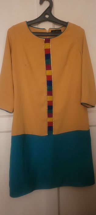 Разгрузка платьев