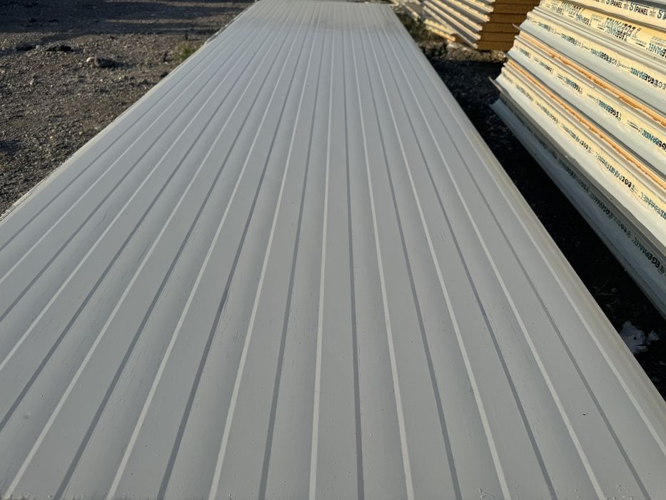 Panouri sandwich pentru constructii