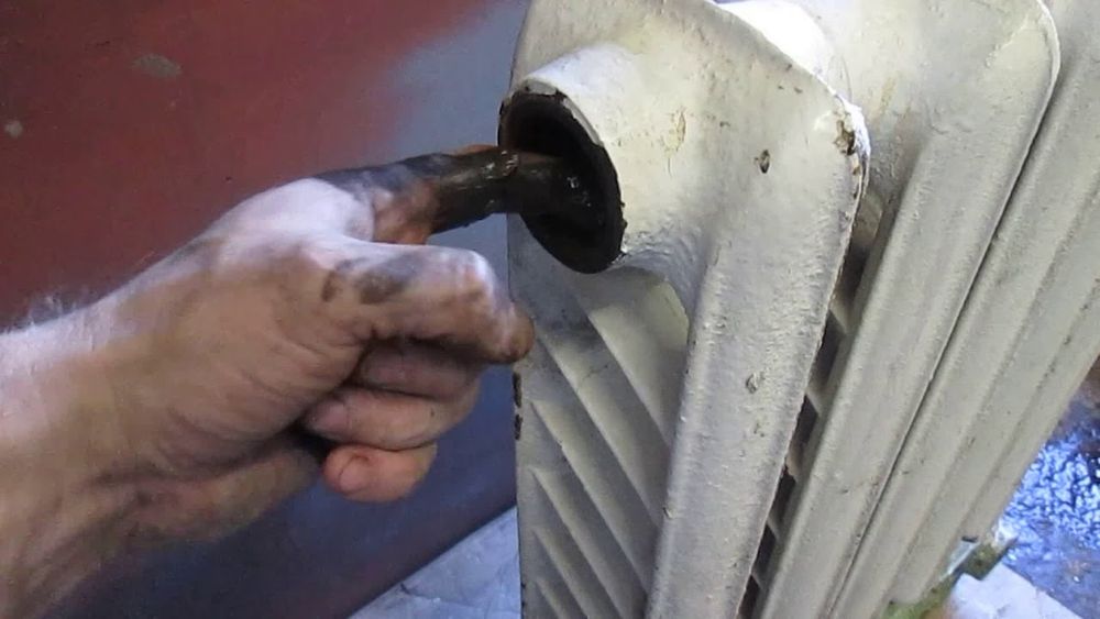 Santexnik tyopli pol batareya sistemalarni yuvish