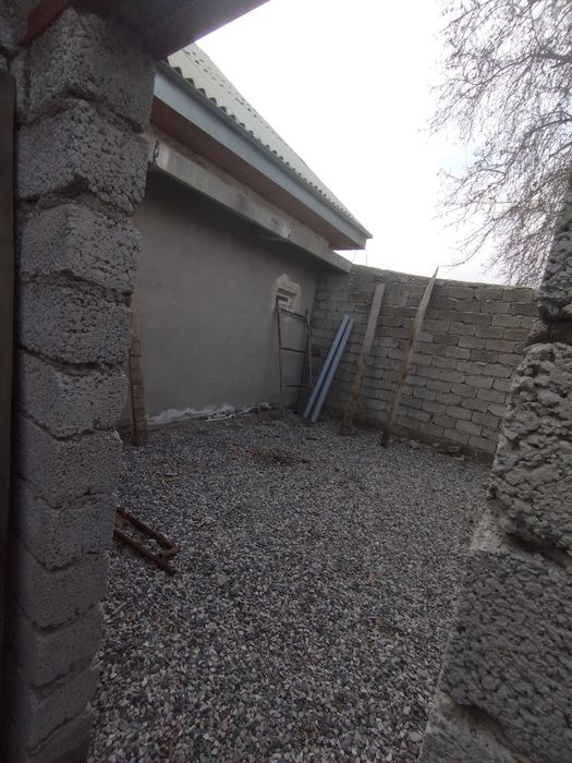 Uy sotiladi Sariosiyo Sentrdan