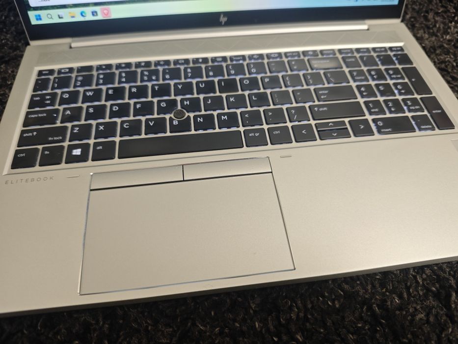 Laptop HP elitebook 15.6" cpu ryzen 5 pro 5650u RAM 8gb ssd 256gb
