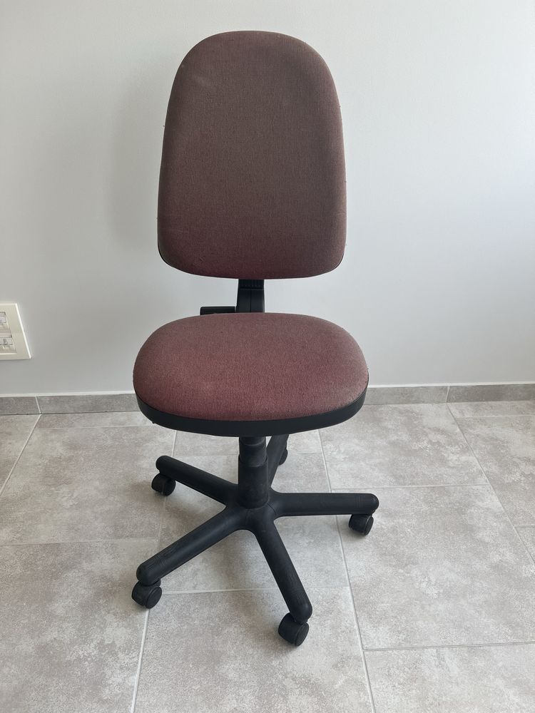 Офис стол гр. София Бъкстон • OLX.bg