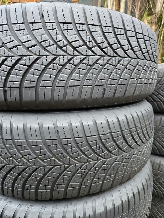 4бр. 215 65 17 Goodyear всесезонни.