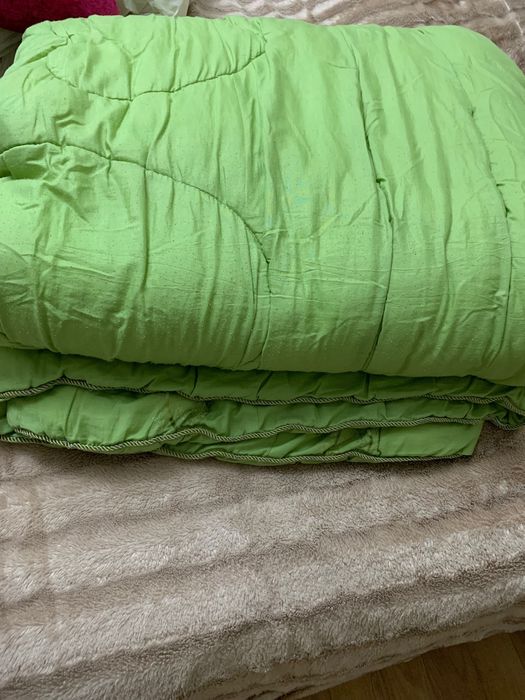 Продам пледы большие