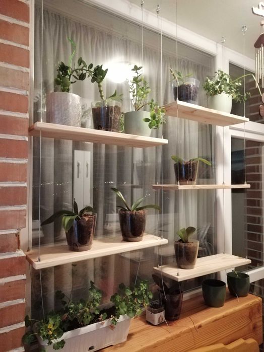 Висяща етажерка с дървени плотове