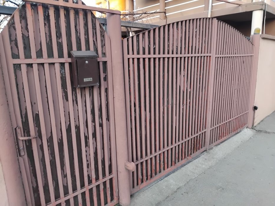 Poartă automatizată