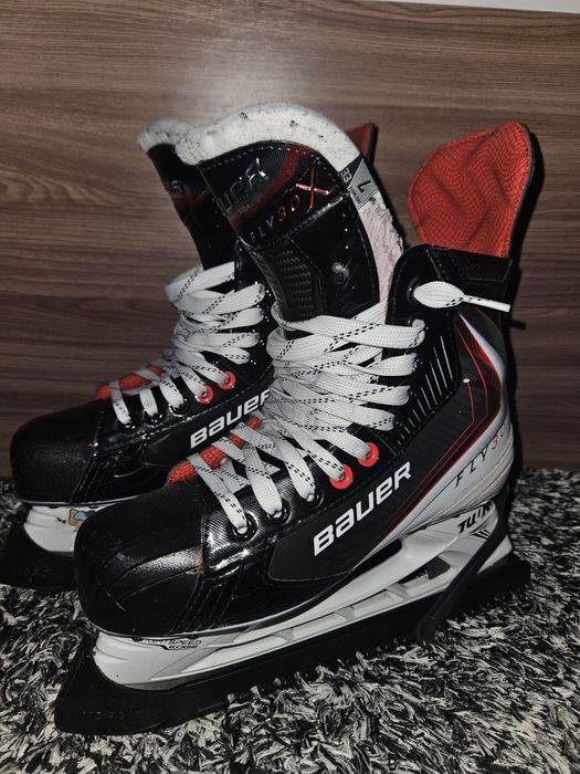 Продам хоккейные коньки