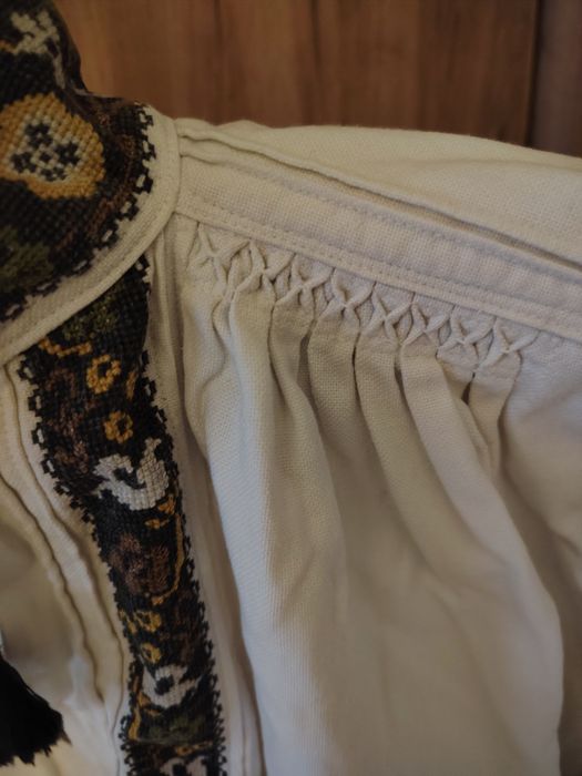 Camasa  bărbătească tradițională și brâu