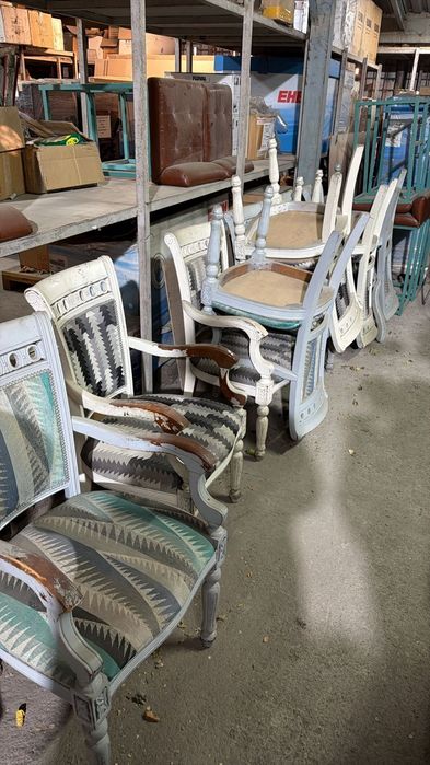 Продам Стулья и клумбы