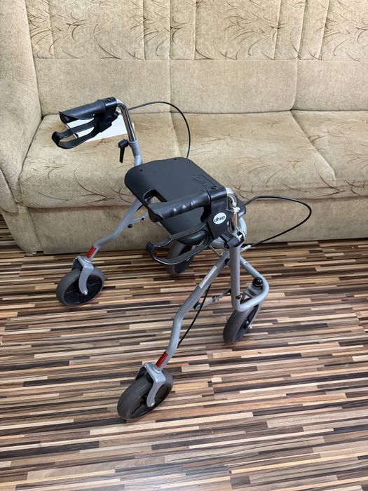 Vând Cadru de Recuperere bătrâni dizabilități cu sezut si frane