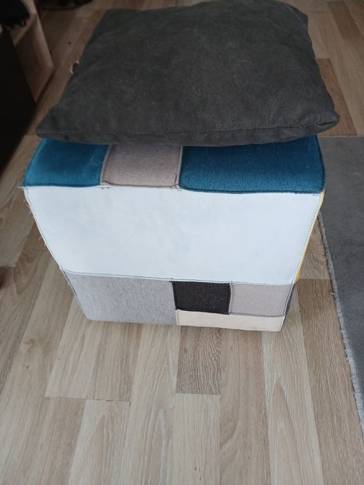 Продавам кучешка/котешка къщичка табуретка