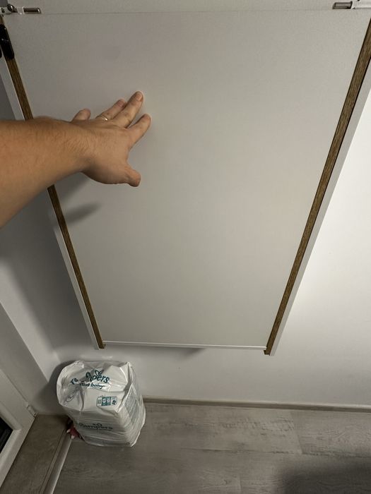 Masa pentru infasat de perete rabatabila cu perna