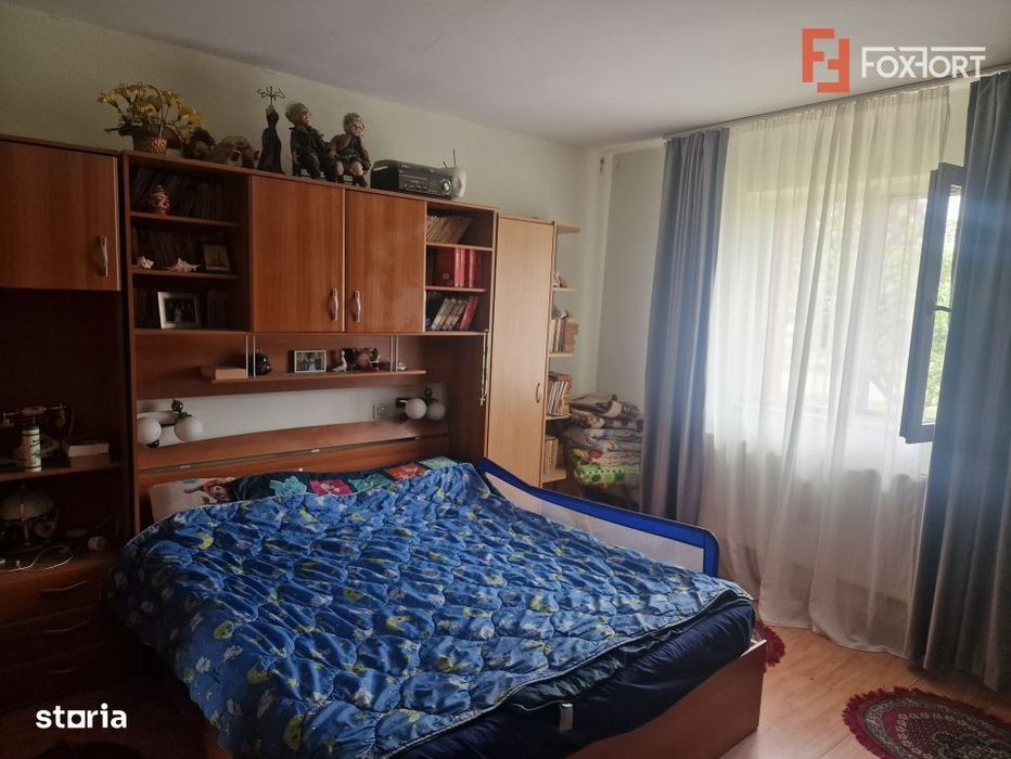 Casa individuala cu 9 camere, in Mosnita Noua, zona centrala