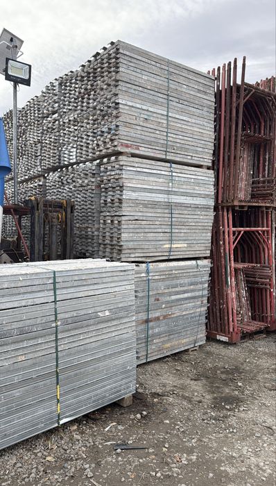 Vindem schela metalica import Italia