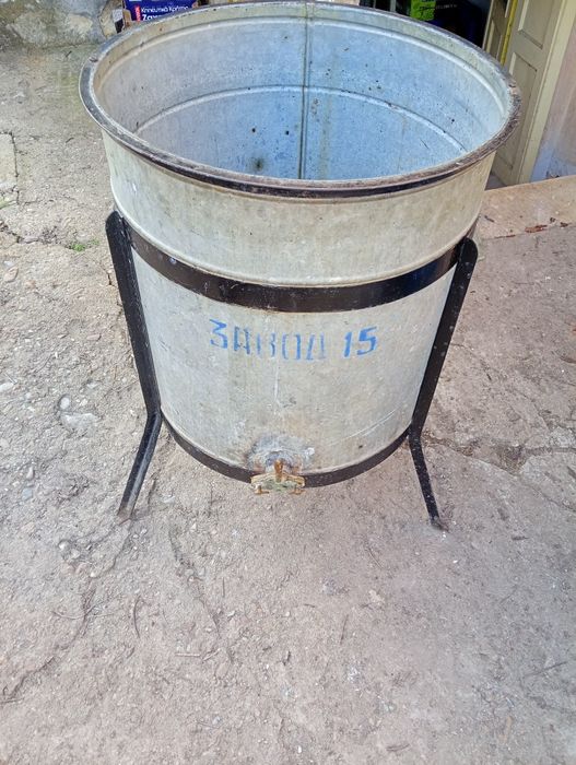 Центрофуга за пчелен мед 8-рамкова.