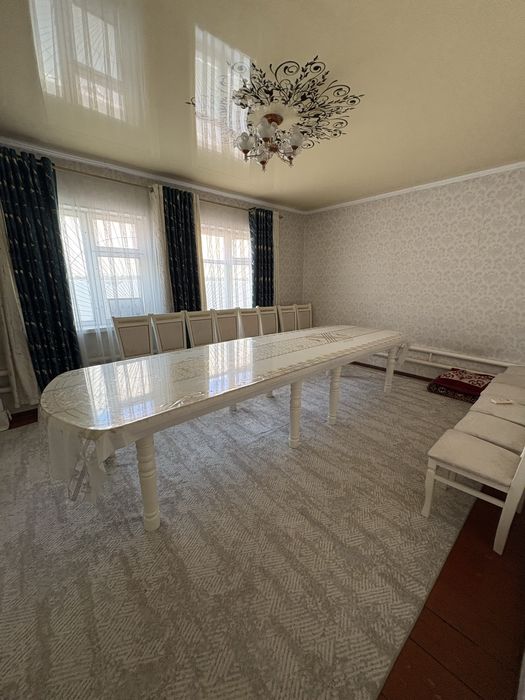 Стол и стулья б/у