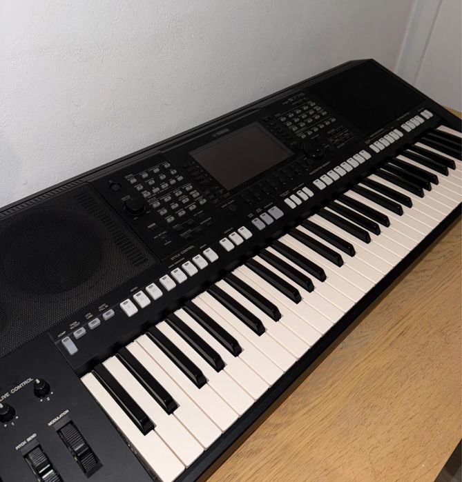 Orga Yamaha psr S775