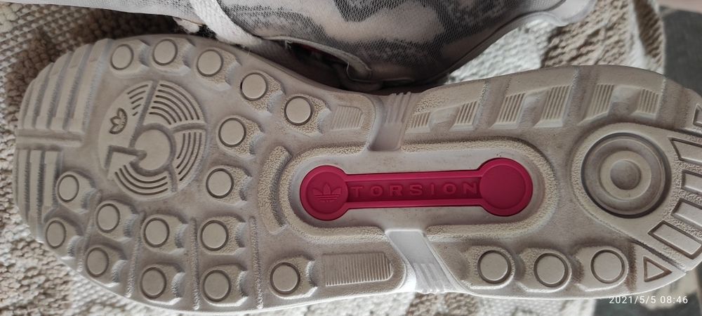 Продам кроссовки