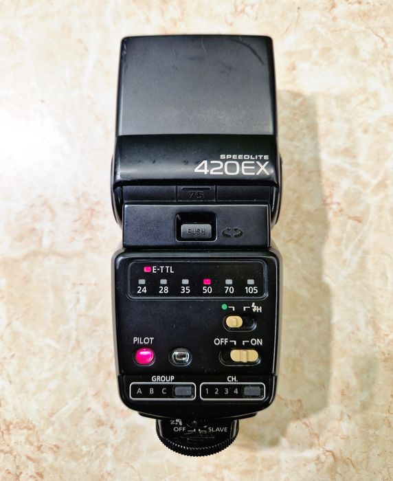 Светкавица Canon Speedlite 420EX