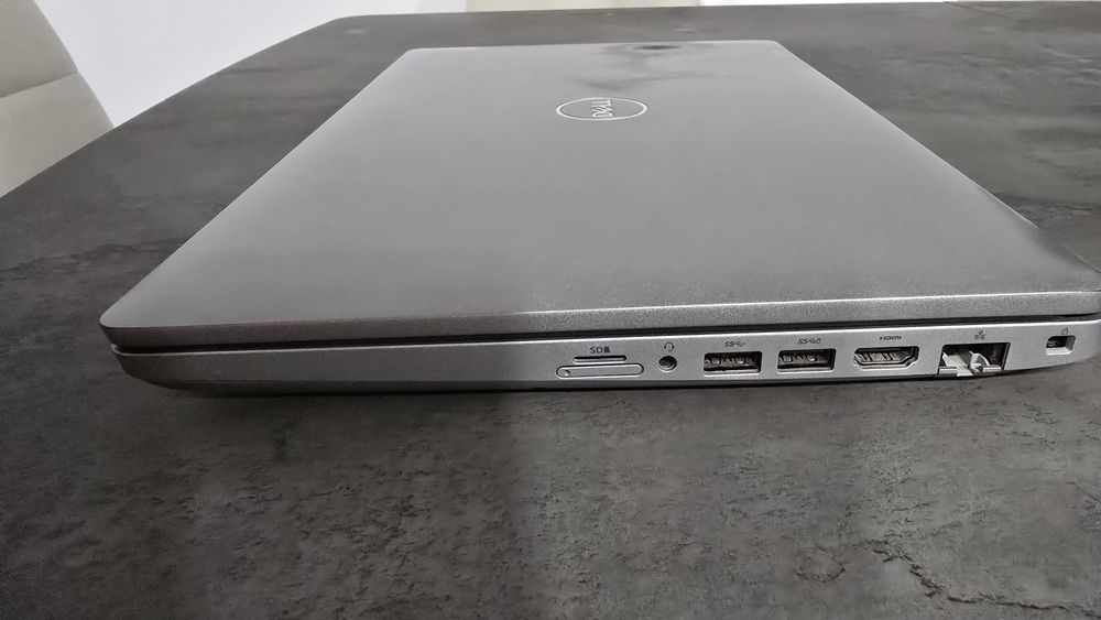 Laptop Dell i5 gen 10 16 gb ram 256 ssd M.2