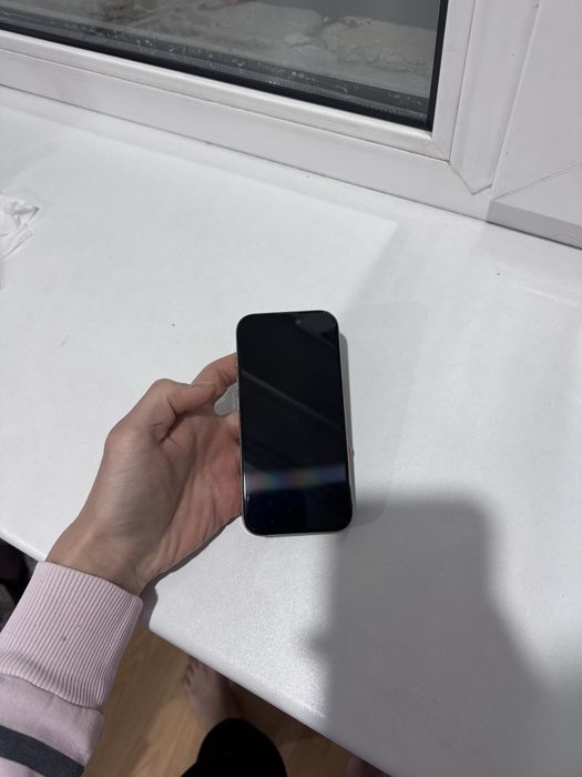 Продам айфон 16 про на 256 гб