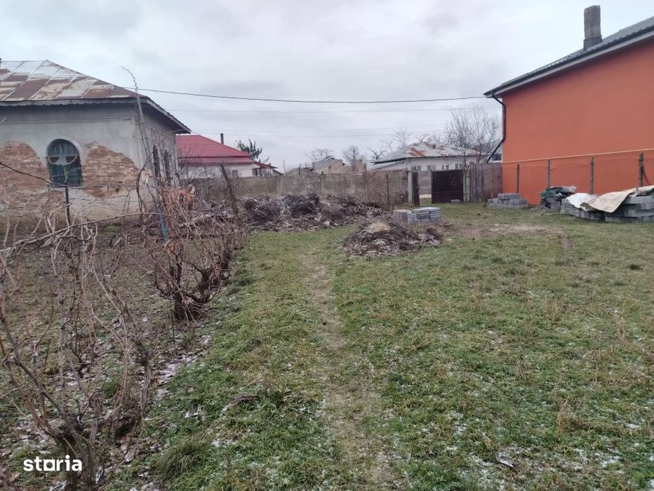 Teren intravilan 1080 mp + casa demolabila Cosoveni