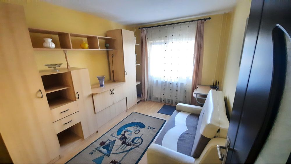 Apartament cu 3 camere de vânzare,Între Lacuri