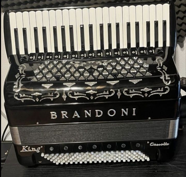 Vand Acordeon Brandoni 3+2 120 basi 15 registre, stare foarte buna