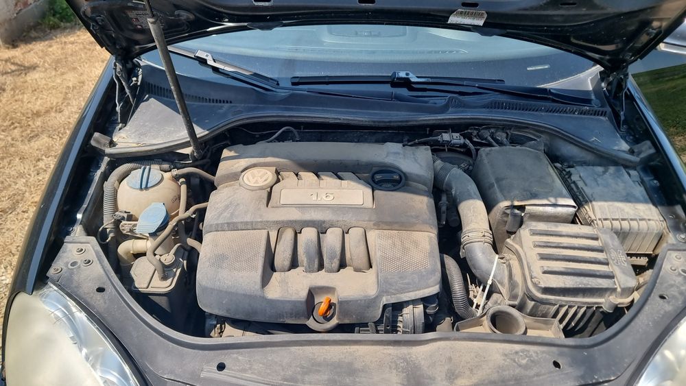 Se vinde Volkswagen Jetta, an de fabricație 2007 motorizare  1.6 Benzină, 105 CP, cutie de viteze manuală. Mașina are la bord  195.000km