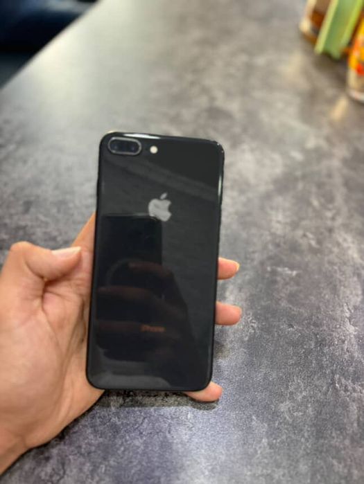 Iphone 8+  boʻlishi shu kami yoʻq 64gb li